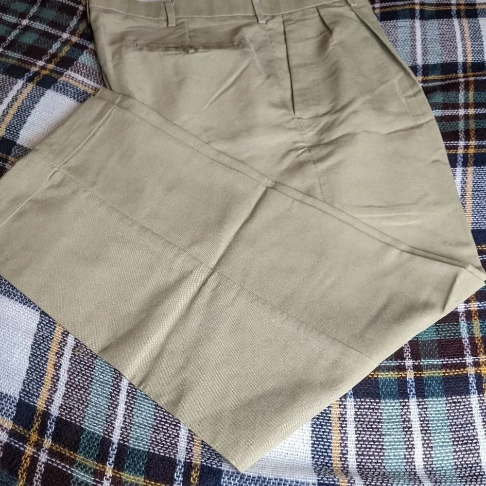 DOCKERS pants size w33-l 30cream color